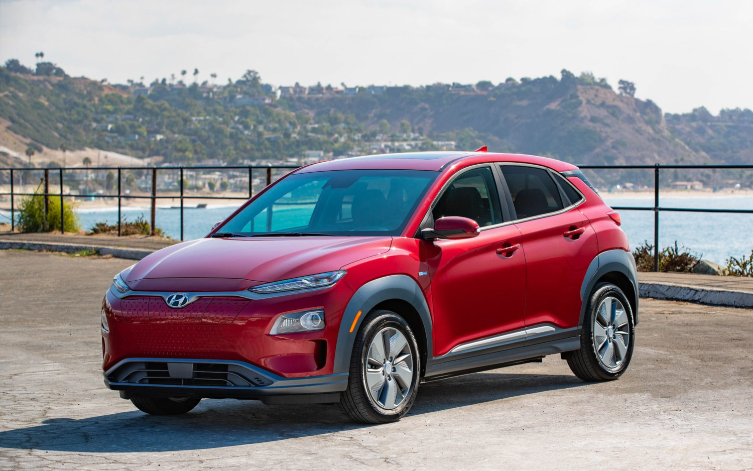 Comparison Hyundai Kona Electric Vs Kia Niro Touring Hybrid